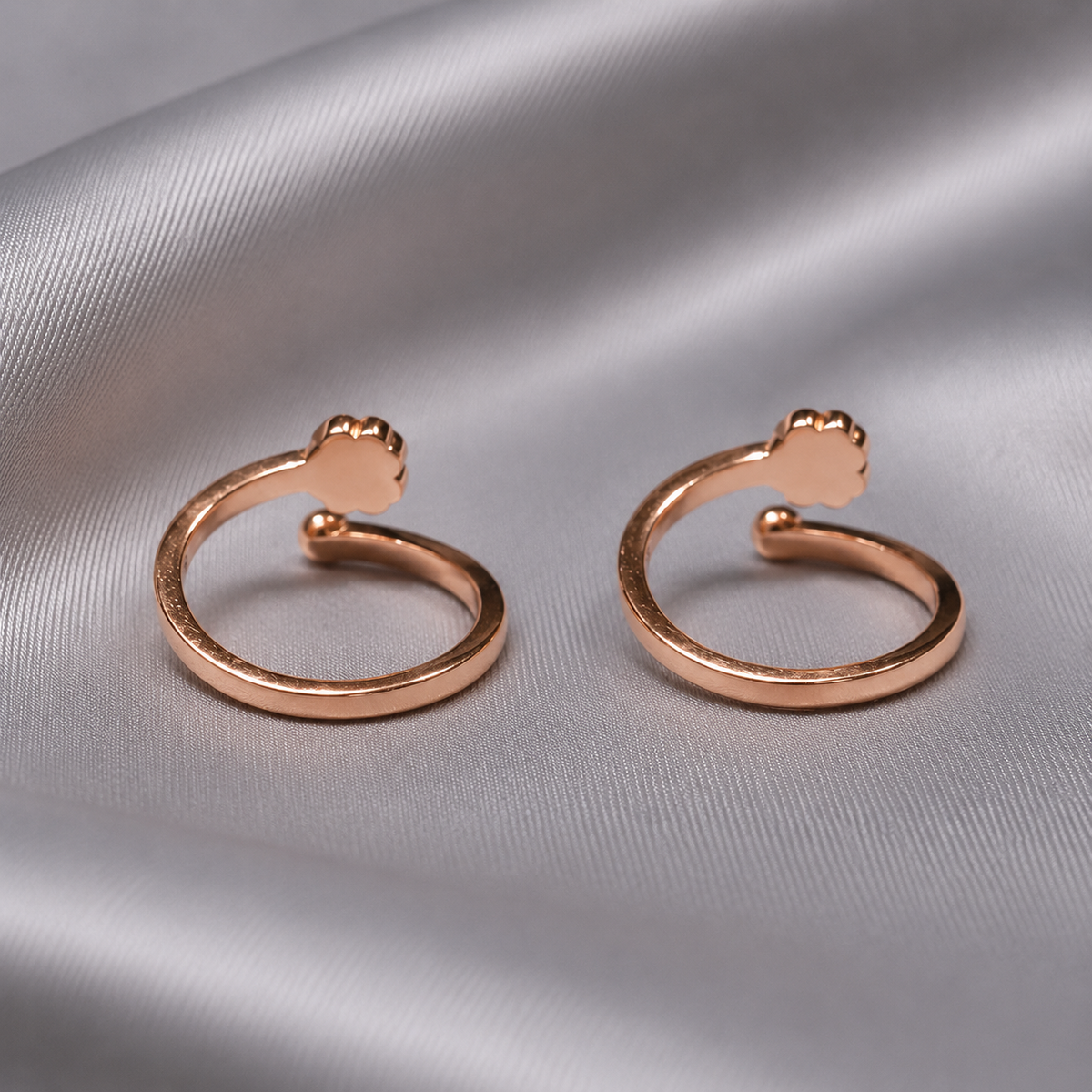 adjustable clover toe ring