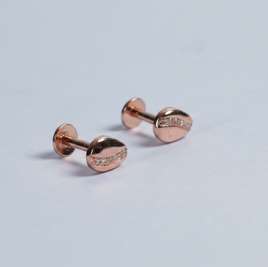 Sleek Curve Spark Earring