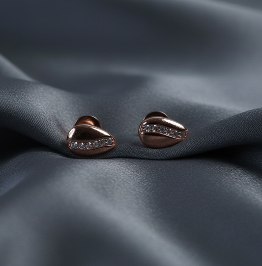 Sleek Curve Spark Earring