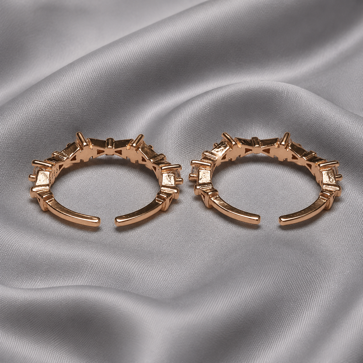 elegant linked toe ring
