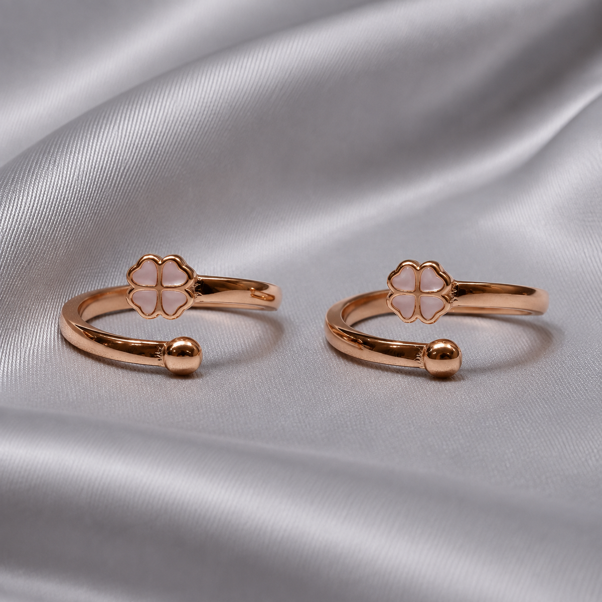 rose gold clover toe ring