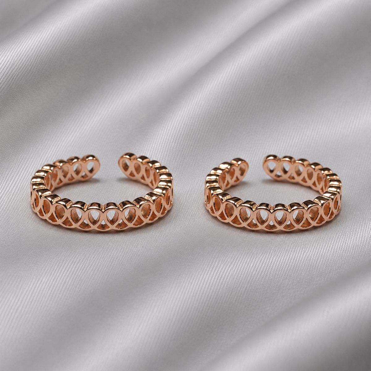 loop pattern toe jewelry
