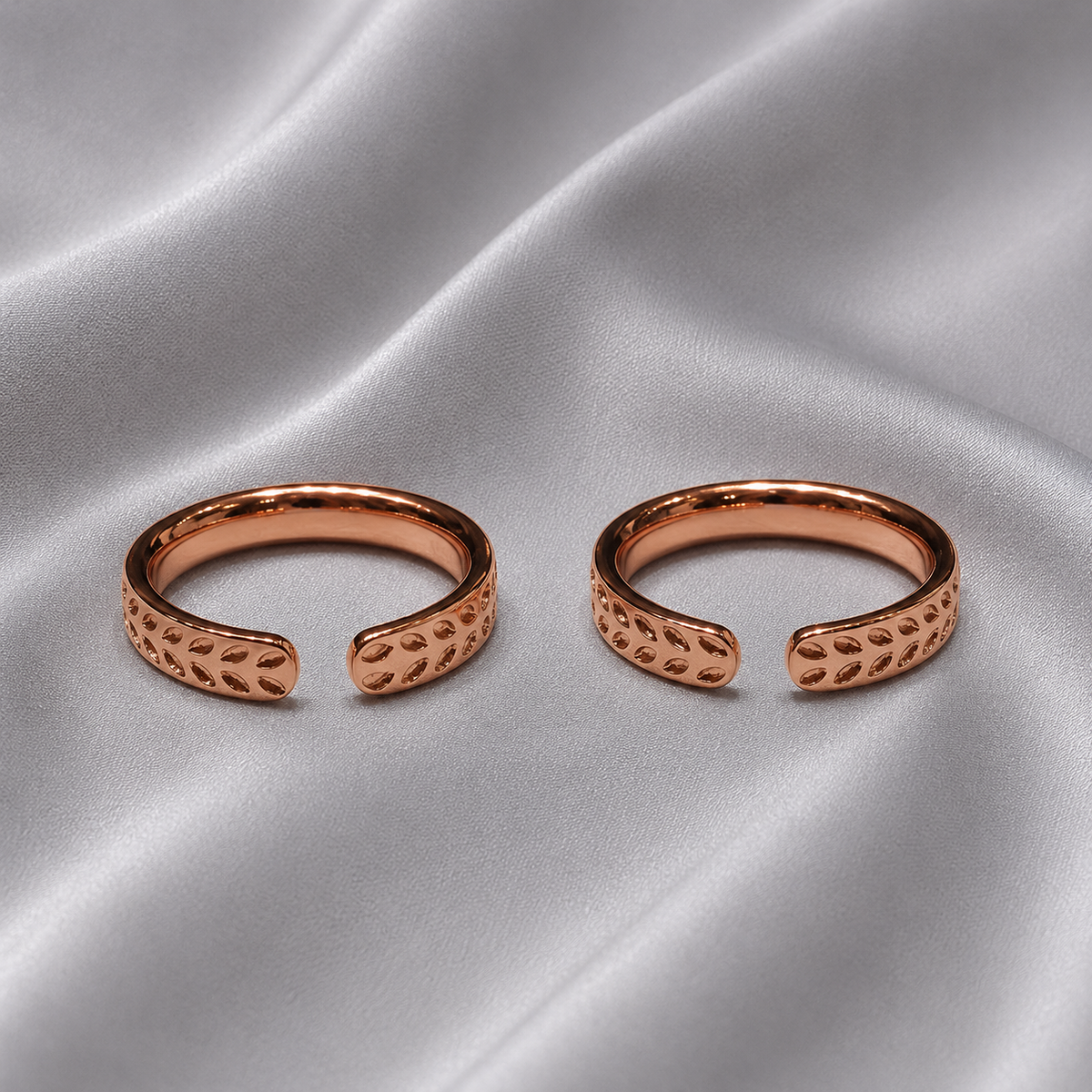 rose gold patterned toe jewelry