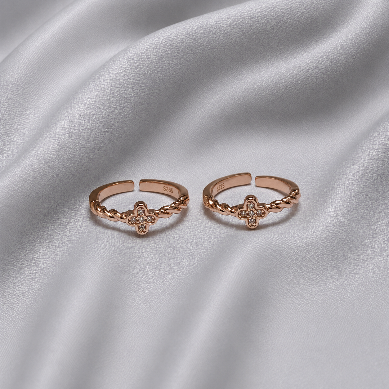 s92.5 clover stone toe ring