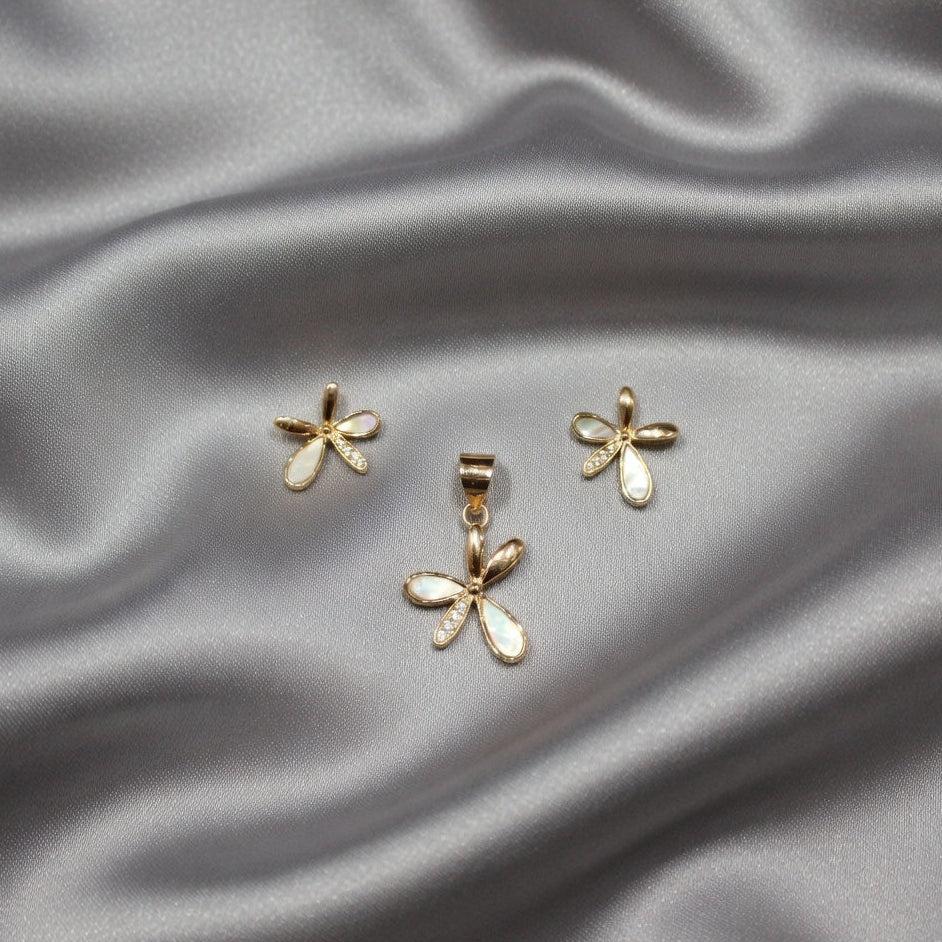 floral pendant and earrings in rose gold finish