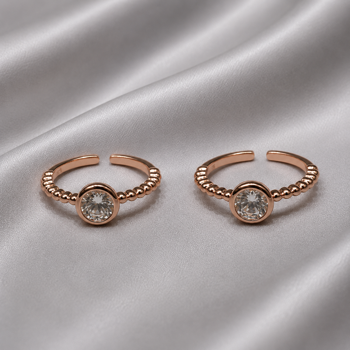 round centerpiece toe ring