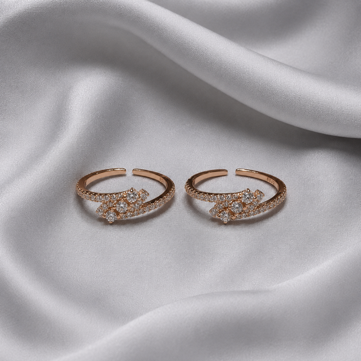 s92.5 triple stone toe ring